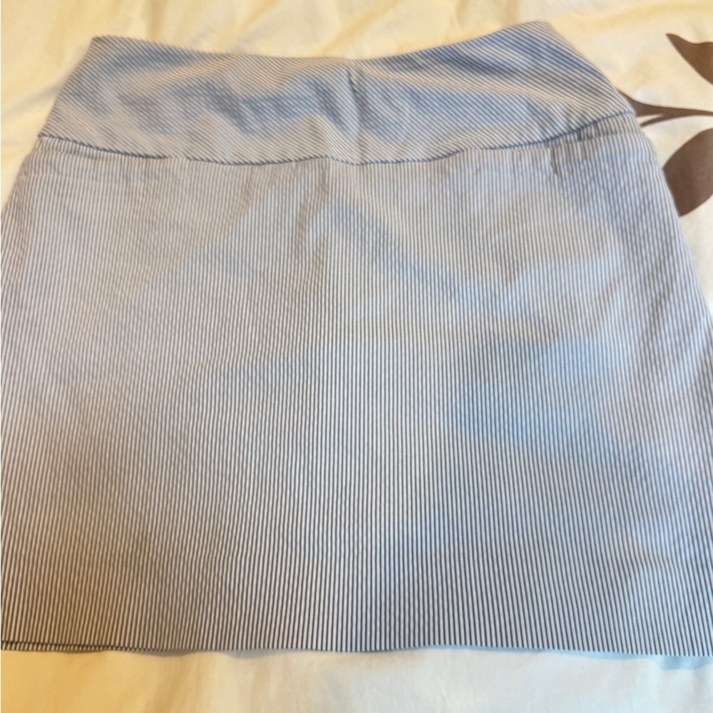 Bass & co women’s pinstripe navy and white  skort size 10 stretchy material